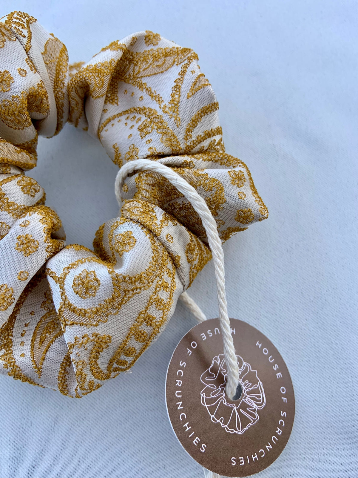 Scrunchie - Beige/ Gold