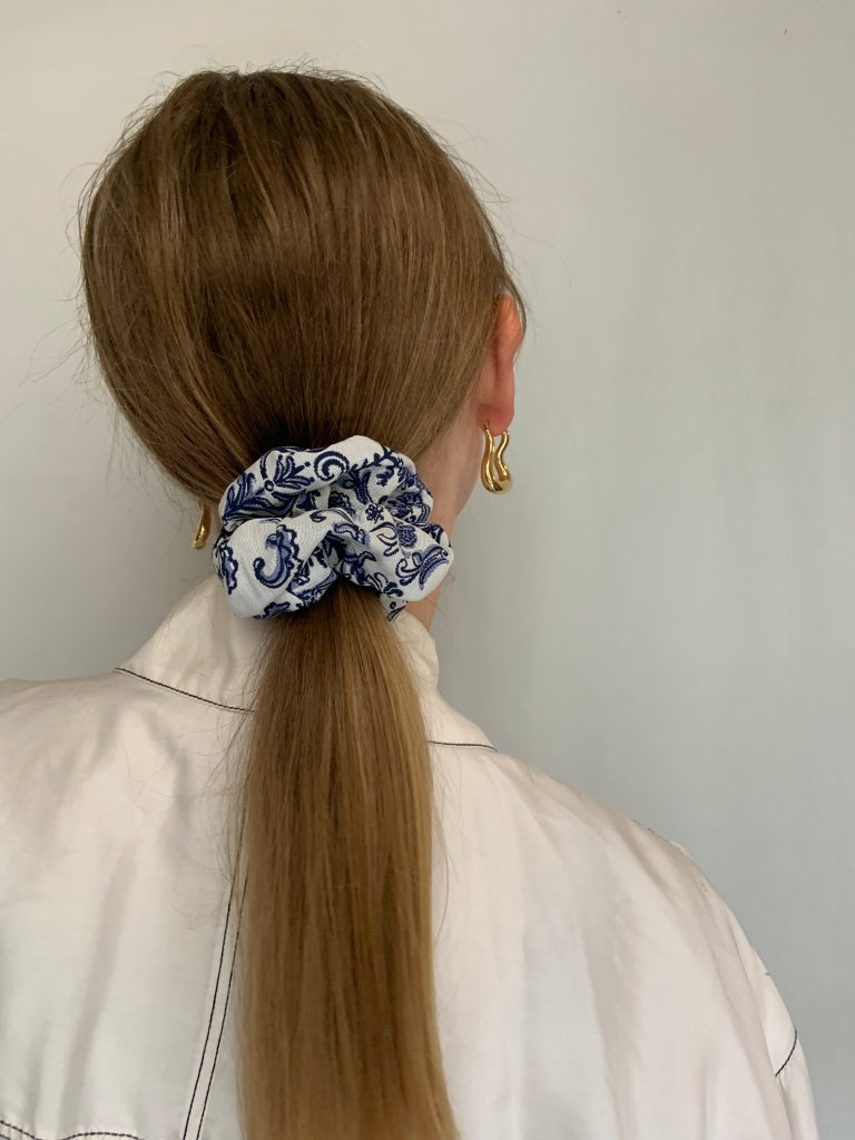 Scrunchie - Weiß/ Blau Jacquard