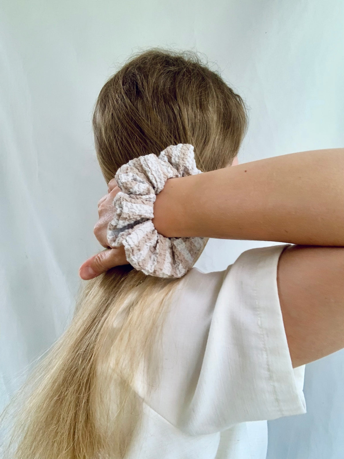 Scrunchie - White/Light Brown Striped