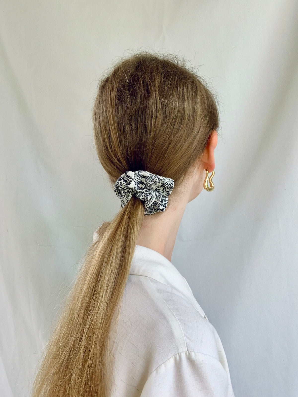 Scrunchie - White Mini Aztec