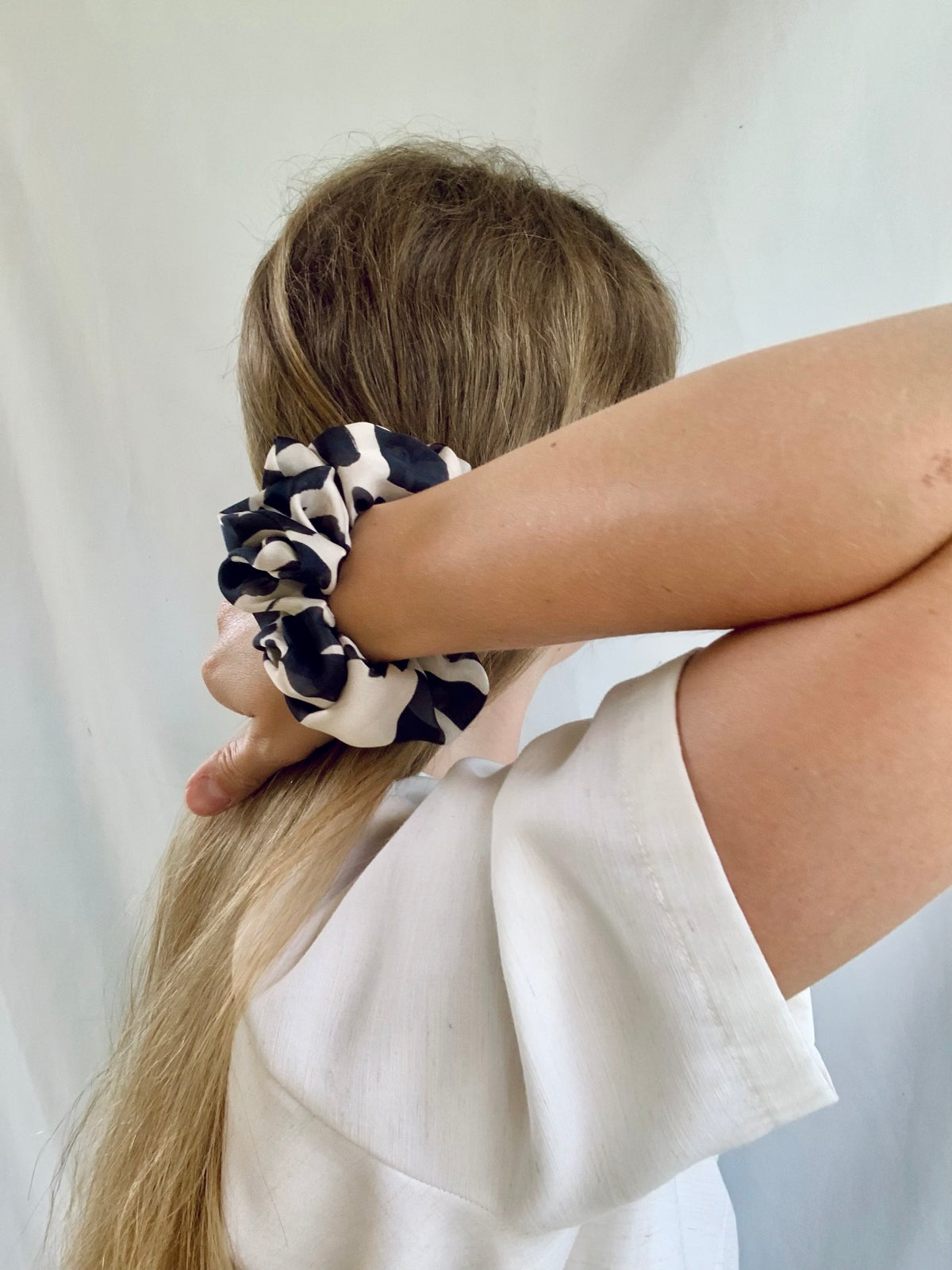 Scrunchie - Black/Creme Tiger