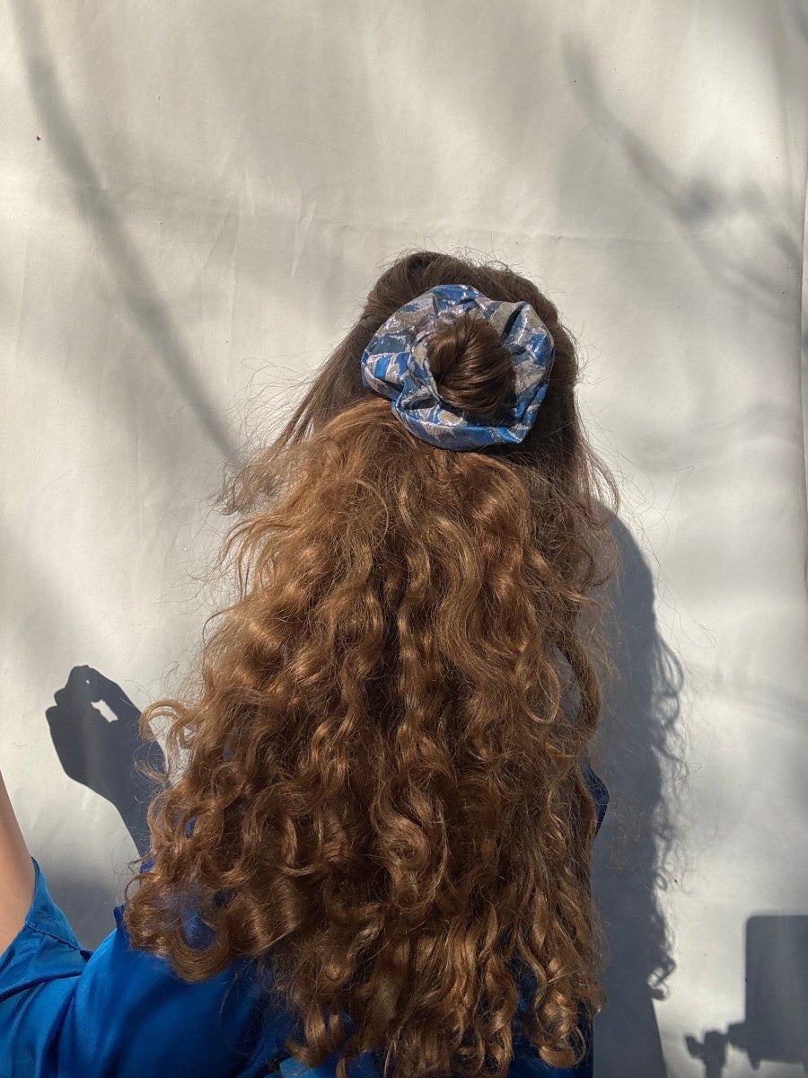 Scrunchie - Shiny Blau-Rosa Abstrakt
