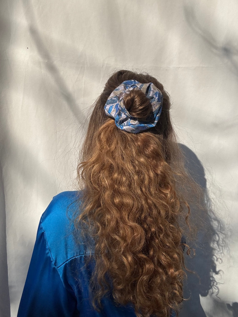 Scrunchie - Shiny Blau-Rosa Abstrakt
