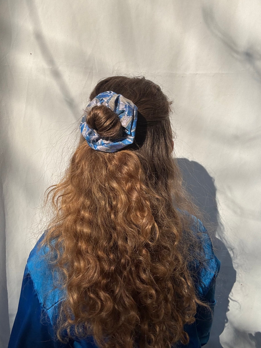 Scrunchie - Shiny Blau-Rosa Abstrakt