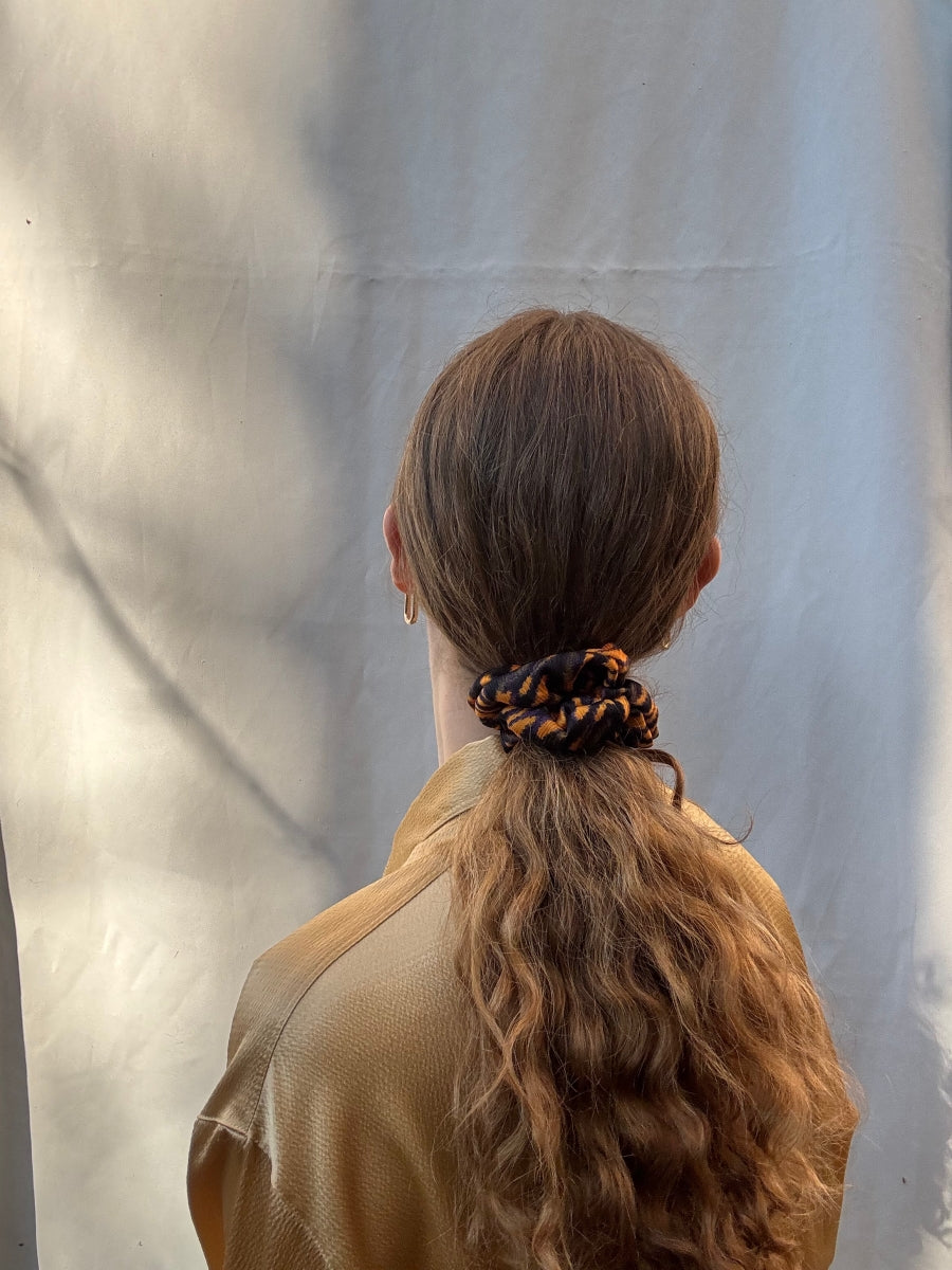 Scrunchie - Schwarz-Gelb Tie-Dye