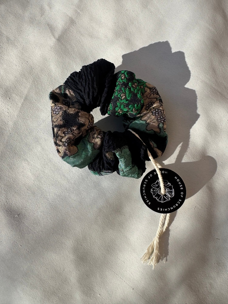 Scrunchie - Schwarz-Grüne Blumen