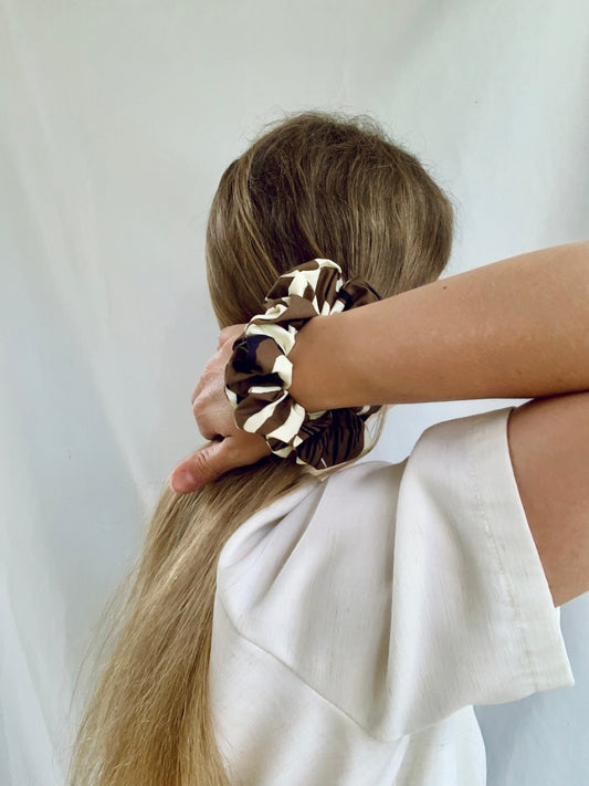 Scrunchie - Brown/White Exotic