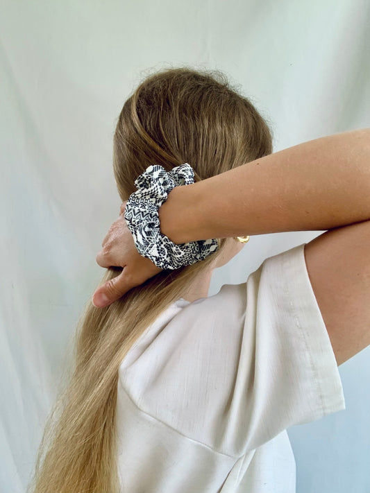 Scrunchie - White Mini Aztec