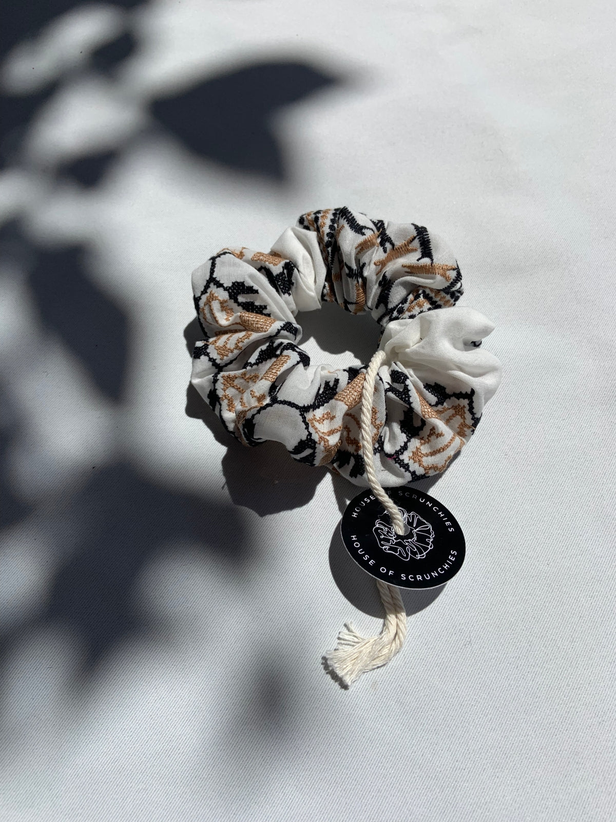 Scrunchie - Aztec Embroidery White/Beige/Black