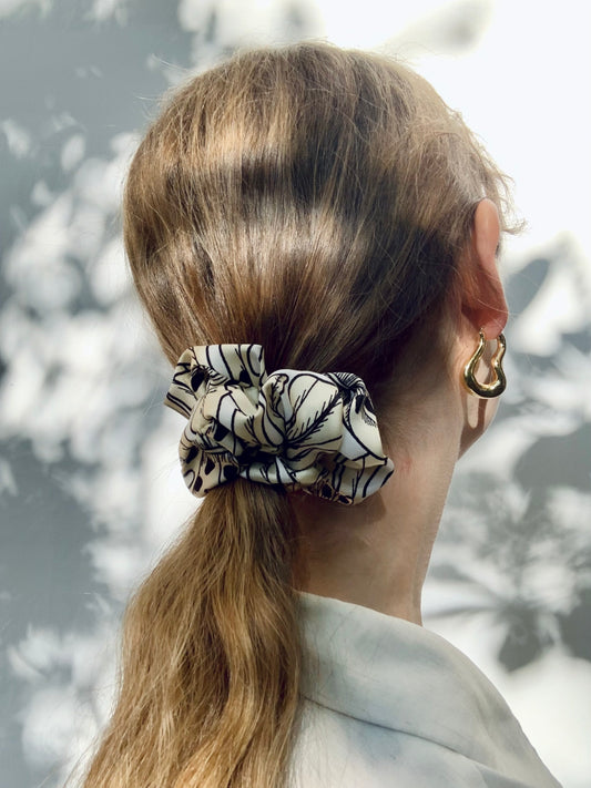 Scrunchie - Beige Palm Leaves