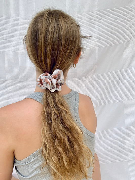 Scrunchie - White Daisy