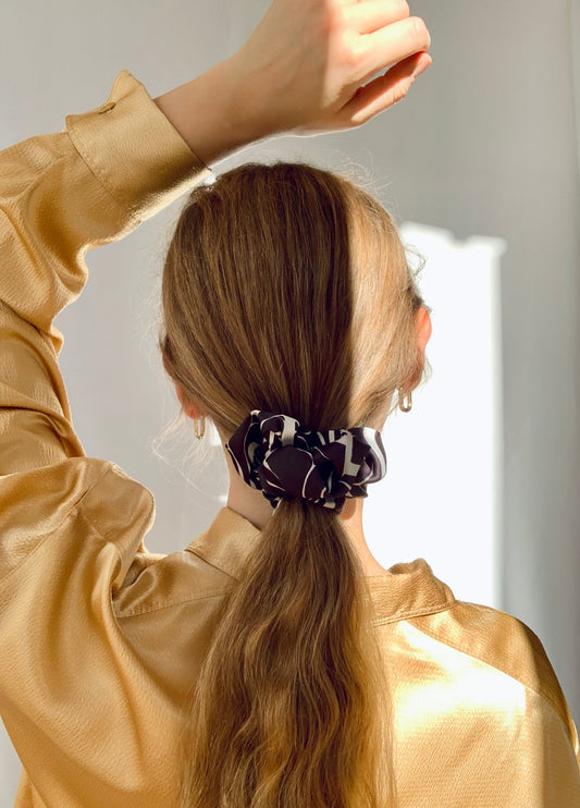 Scrunchie - Black-Brownish/White Curved Lines